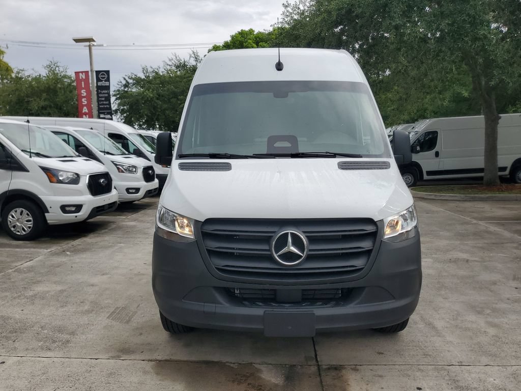Used 2025 Mercedes-Benz Sprinter 2500 image 2