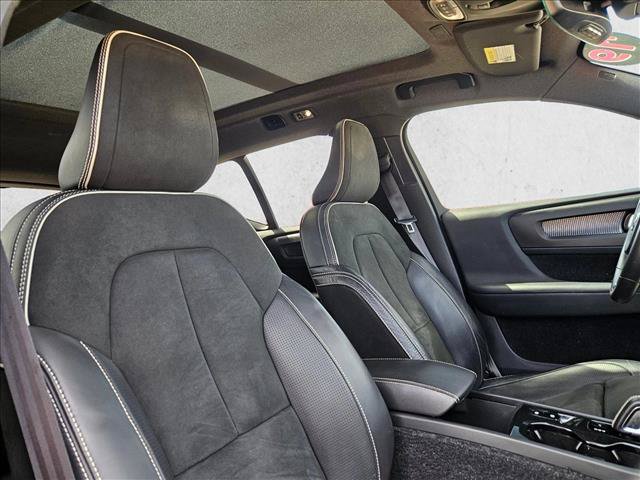 Used 2019 Volvo XC40 T5 R-Design AWD/4WD image 19