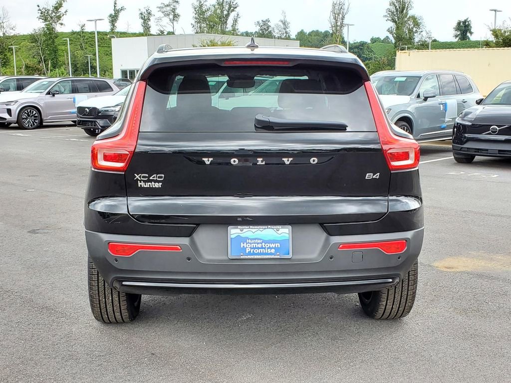 New 2026 Volvo XC40 B4 Plus w/ Protection Package Premier FWD image 24