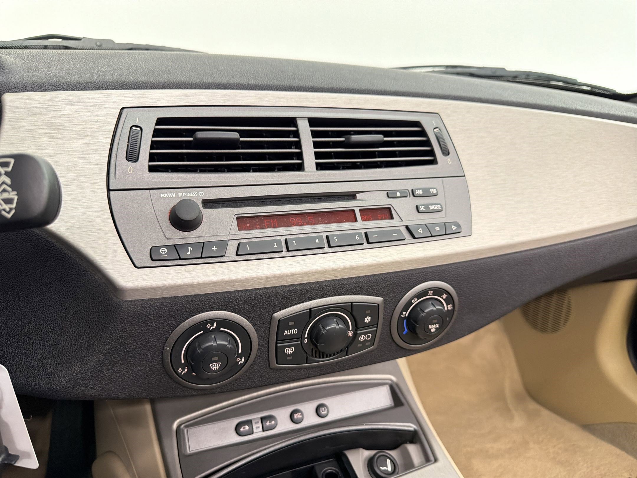 Used 2004 BMW Z4 2.5i image 21