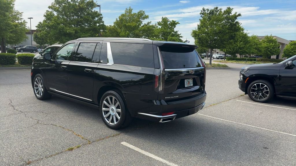 Used 2024 Cadillac Escalade ESV Premium Luxury Platinum image 5