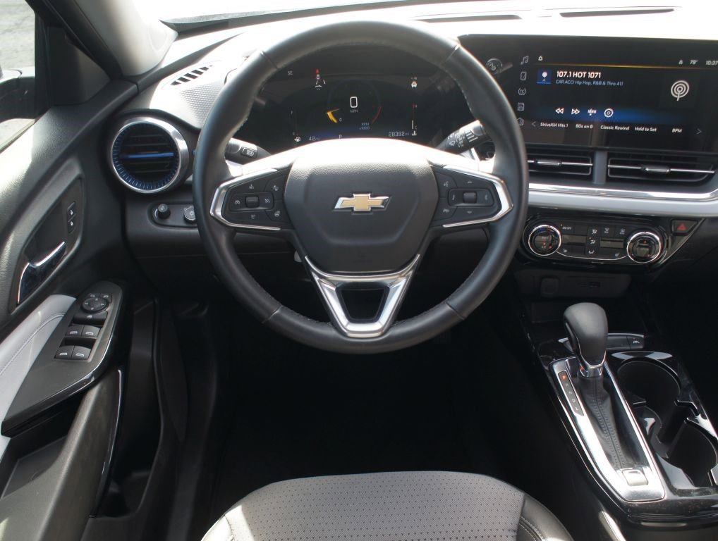 Used 2024 Chevrolet Trax LT w/ Driver Confidence Package image 5