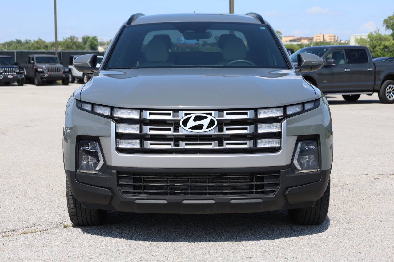 Used 2025 Hyundai Santa Cruz SEL FWD image 2