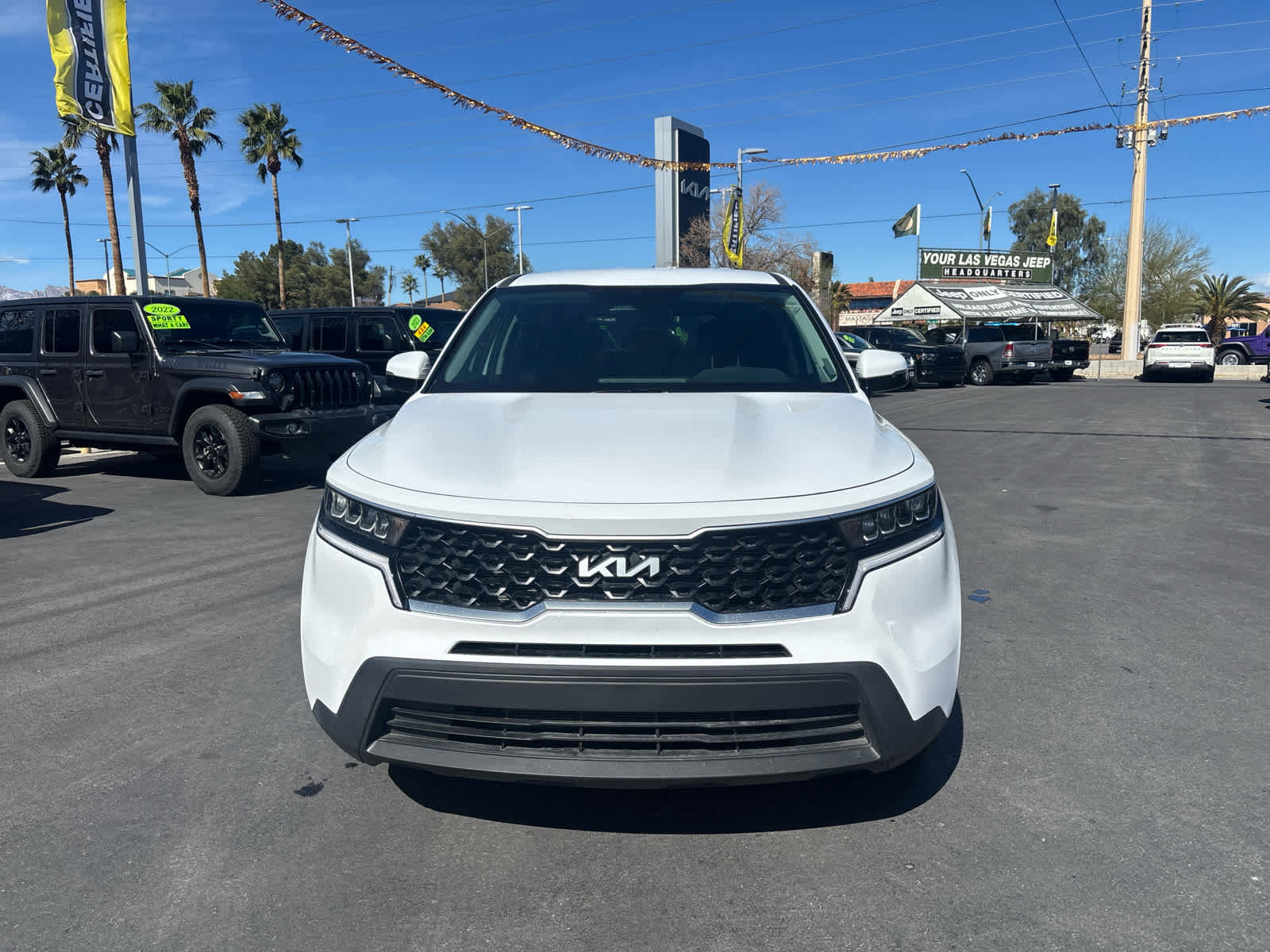 Used 2023 Kia Sorento LX image 2