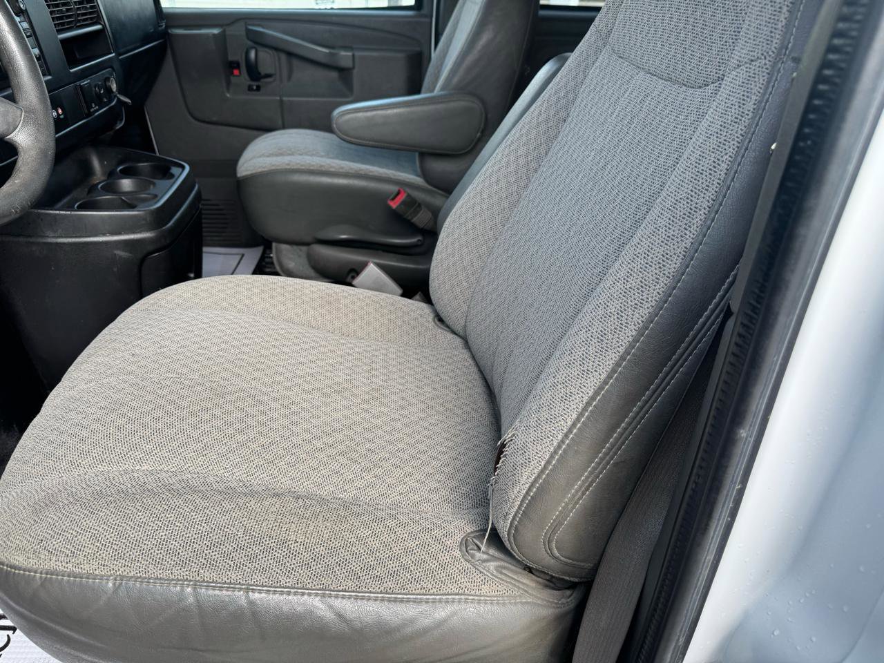 Used 2017 Chevrolet Express 3500 LT w/ LT Preferred Equipment Group RWD image 14