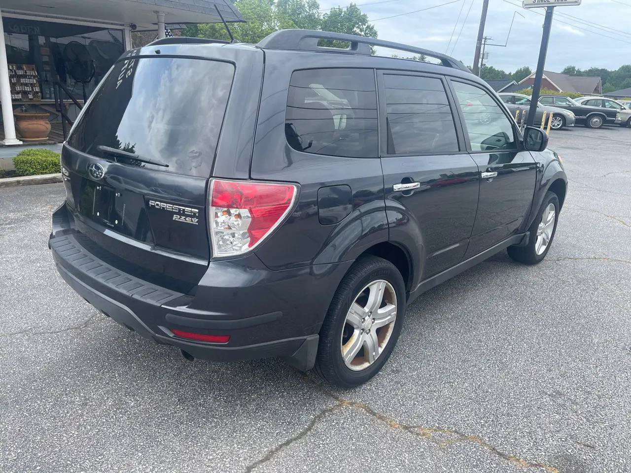 Used 2010 Subaru Outback 2.5i Limited w/ Popular Equipment Group 2A AWD/4WD image 6
