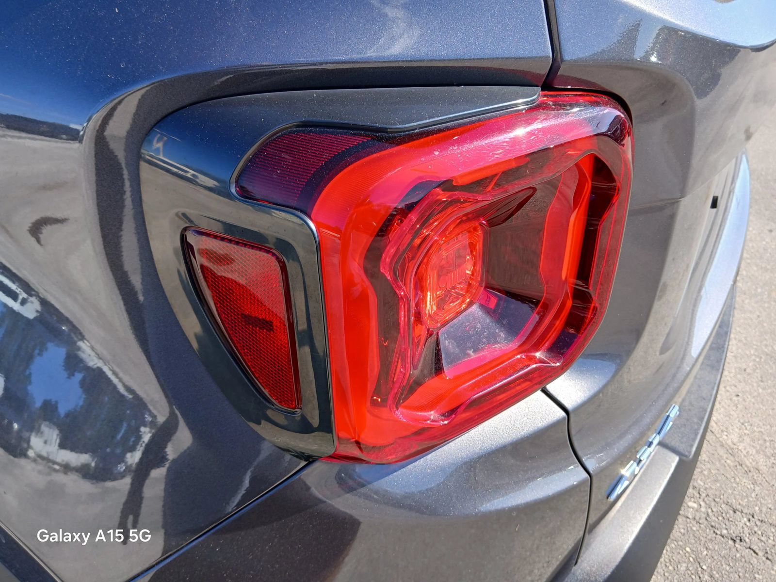 Used 2020 Jeep Renegade Limited w/ LED Lighting Group AWD/4WD image 36