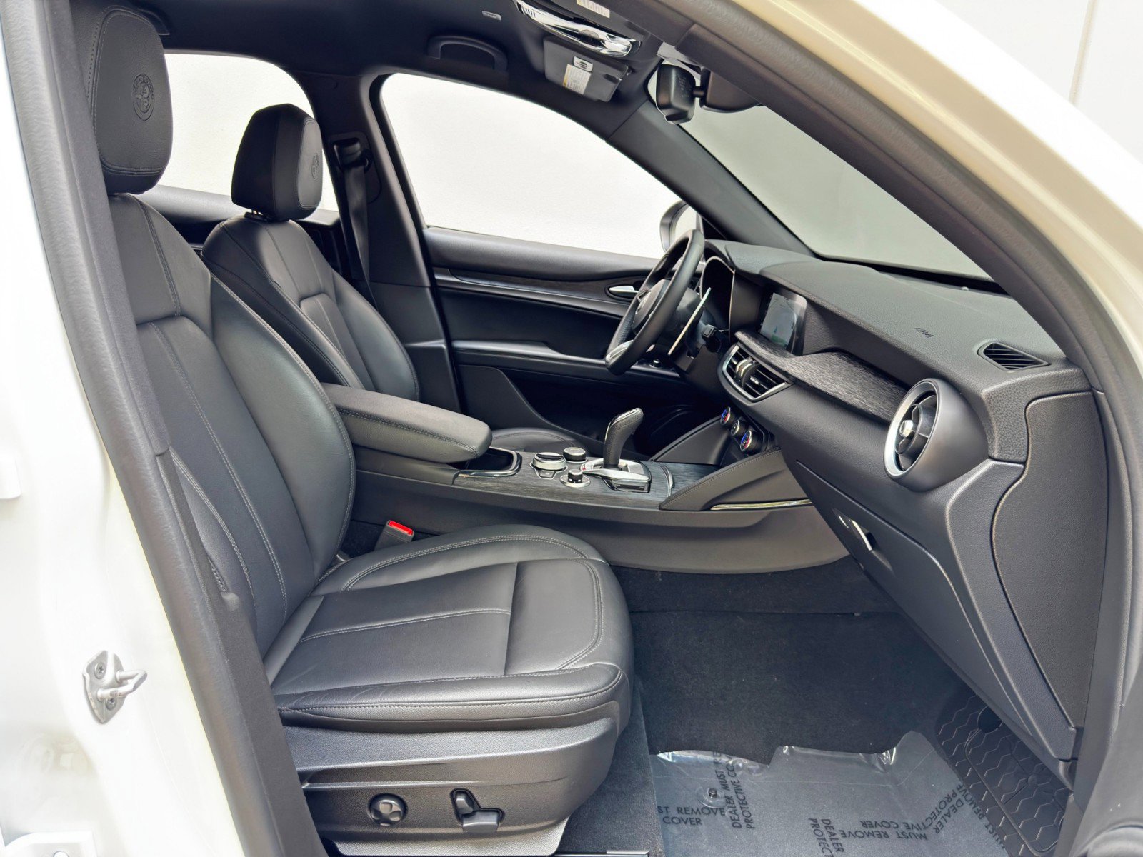 Used 2024 Alfa Romeo Stelvio Sprint image 13