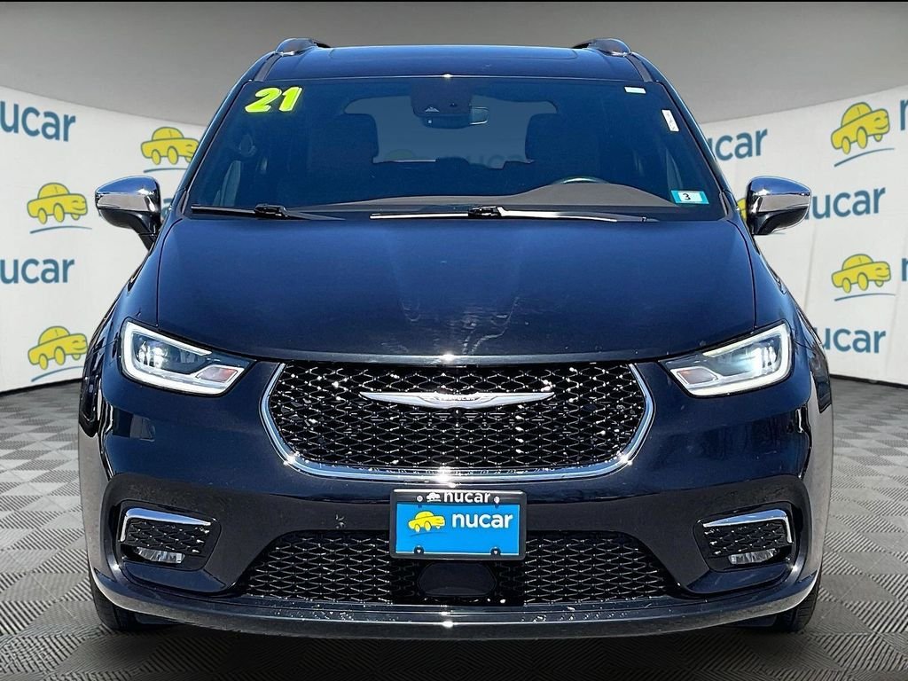 Used 2021 Chrysler Pacifica Limited AWD/4WD image 2