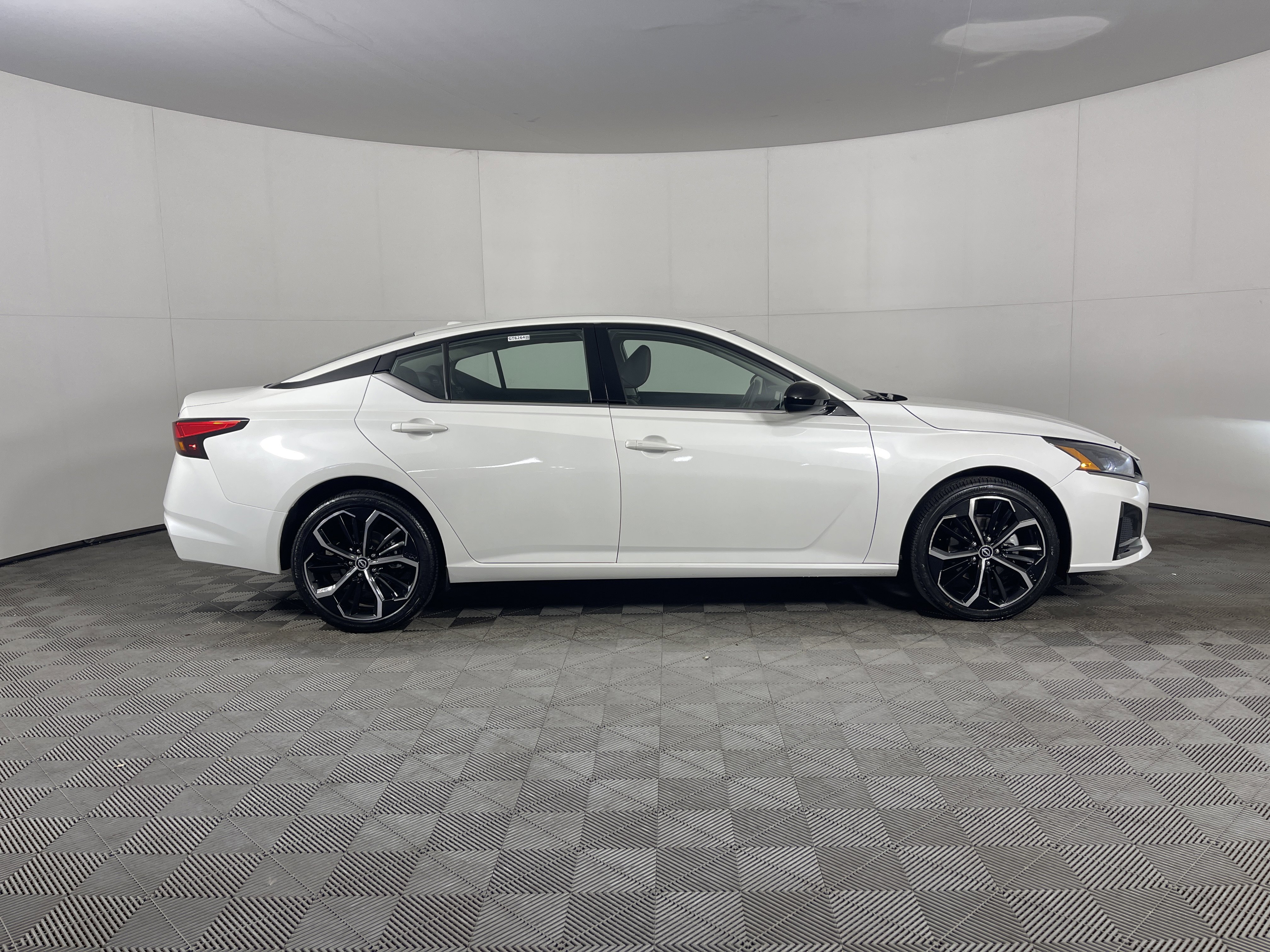 Used 2025 Nissan Altima 2.5 SR image 5