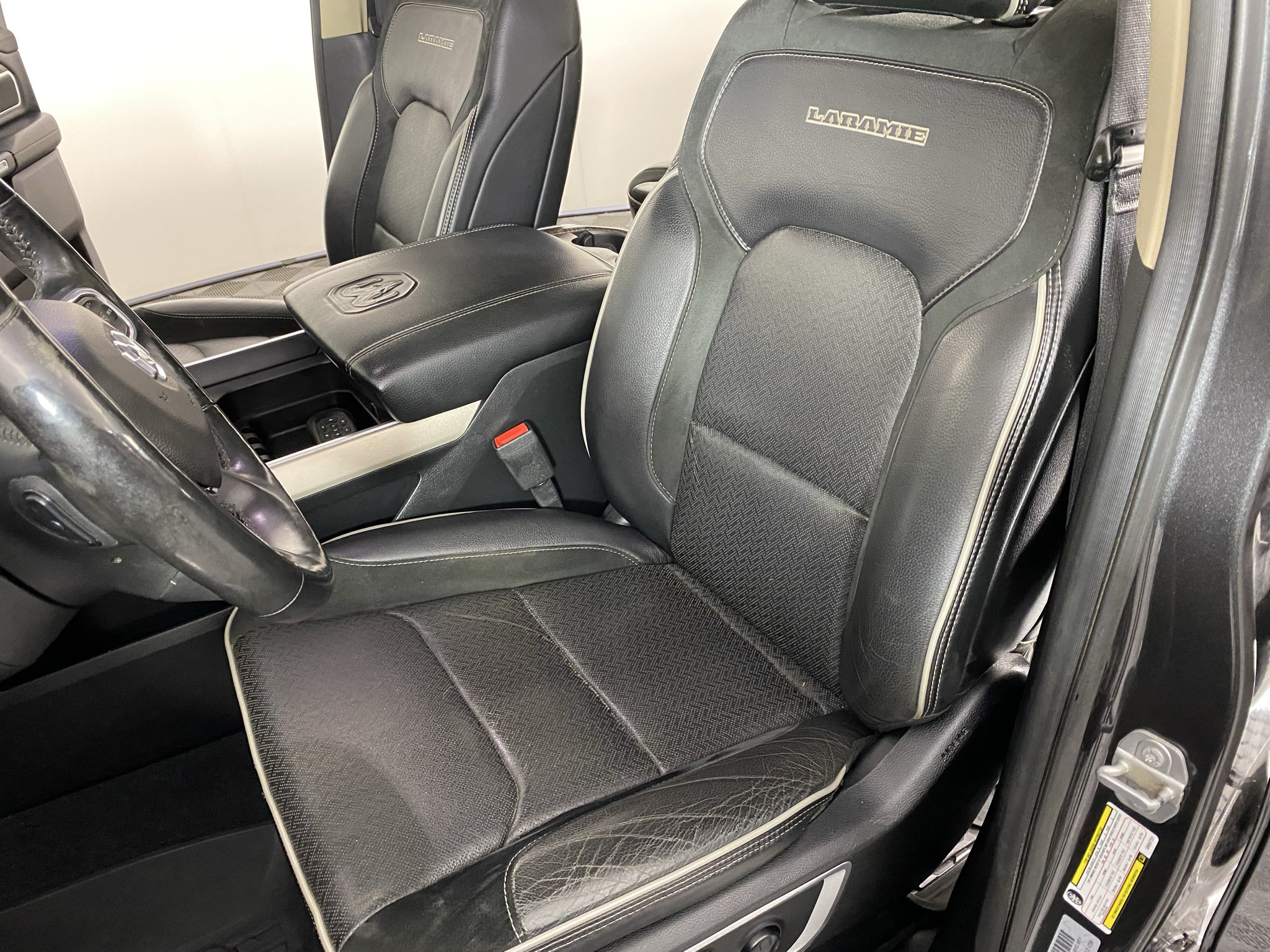 Used 2019 RAM 1500 Laramie AWD/4WD image 25