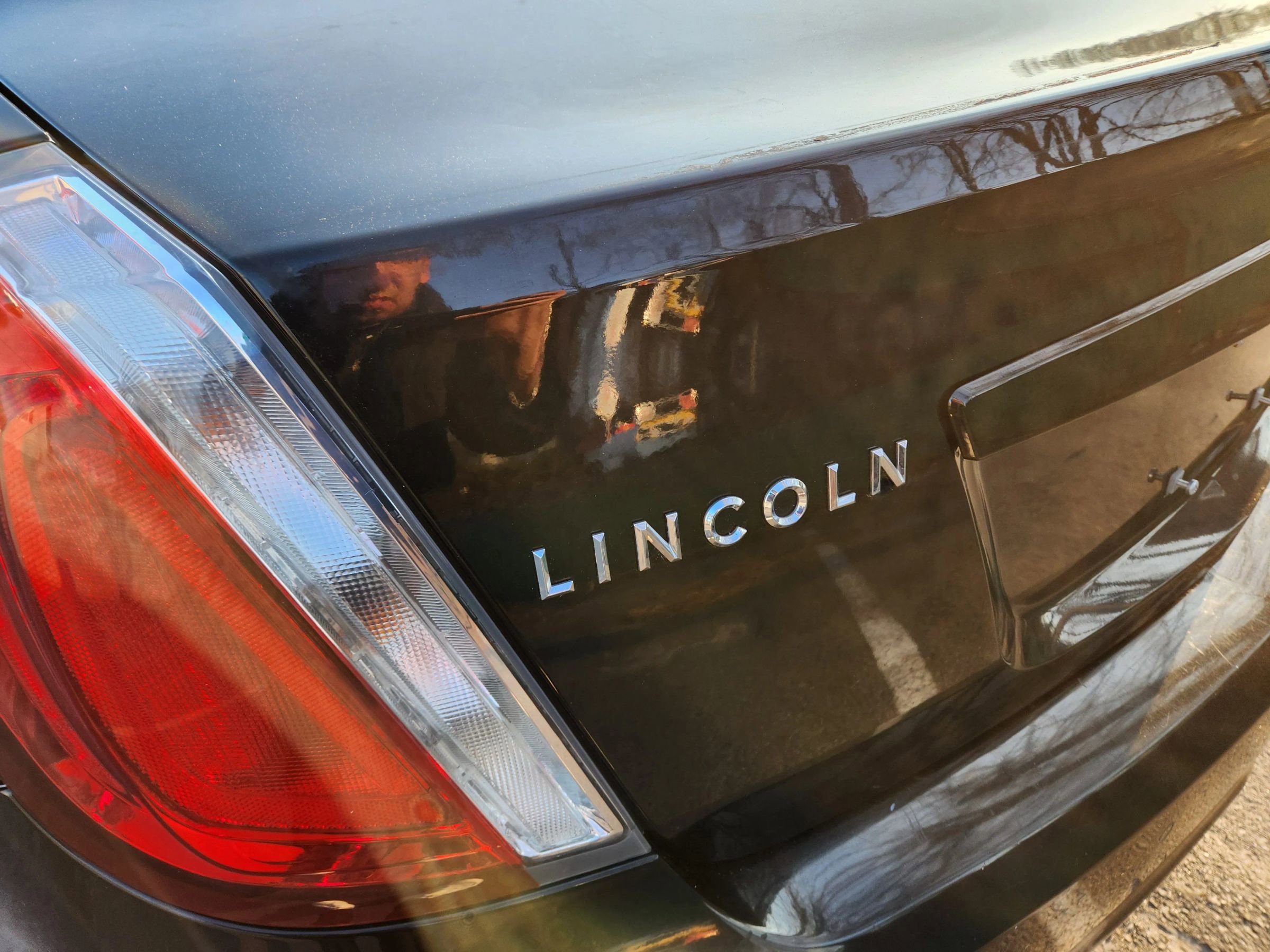 Used 2012 Lincoln MKS AWD image 12