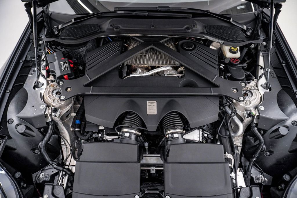 Used 2025 Aston Martin V8 Vantage Coupe RWD image 33