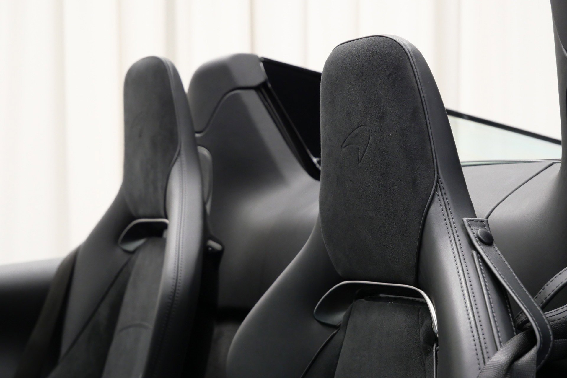 Used 2025 McLaren Artura Spider image 28