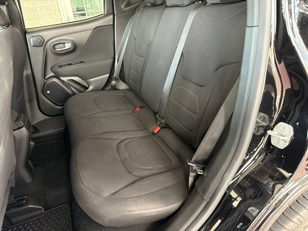 Used 2019 Jeep Renegade Latitude w/ Cold Weather Group AWD/4WD image 19