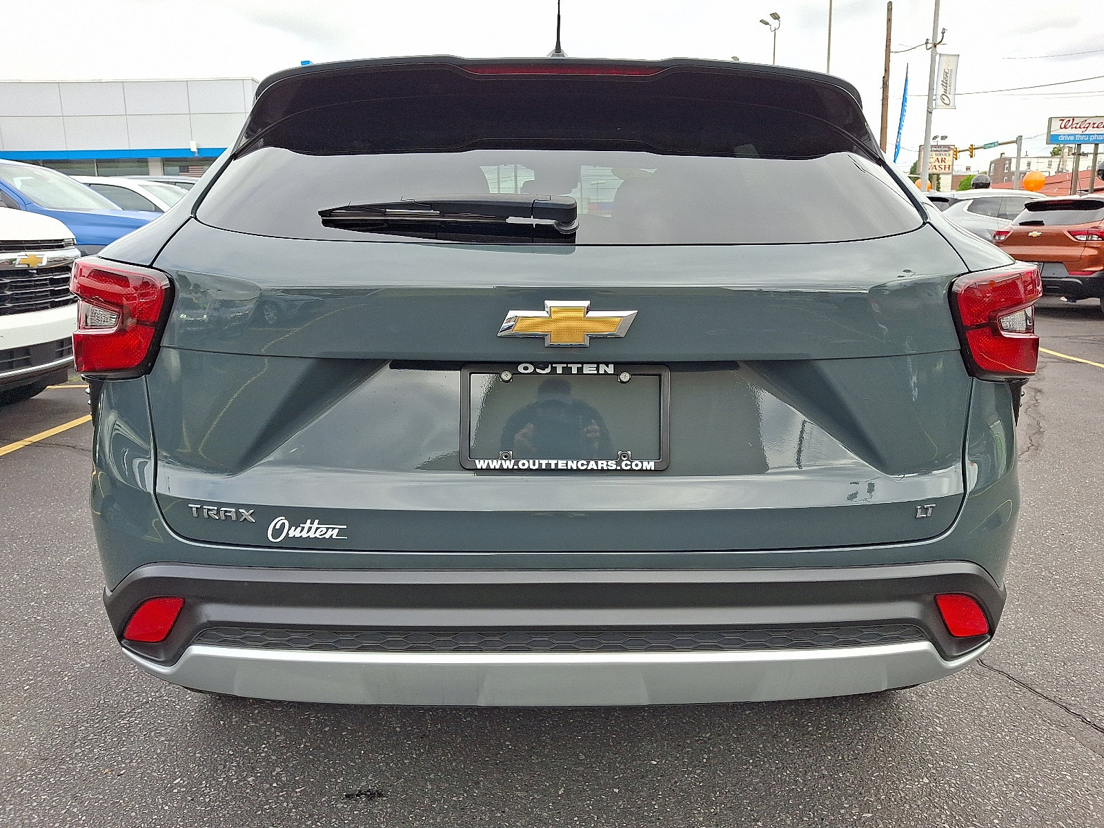 Used 2025 Chevrolet Trax LT FWD image 4
