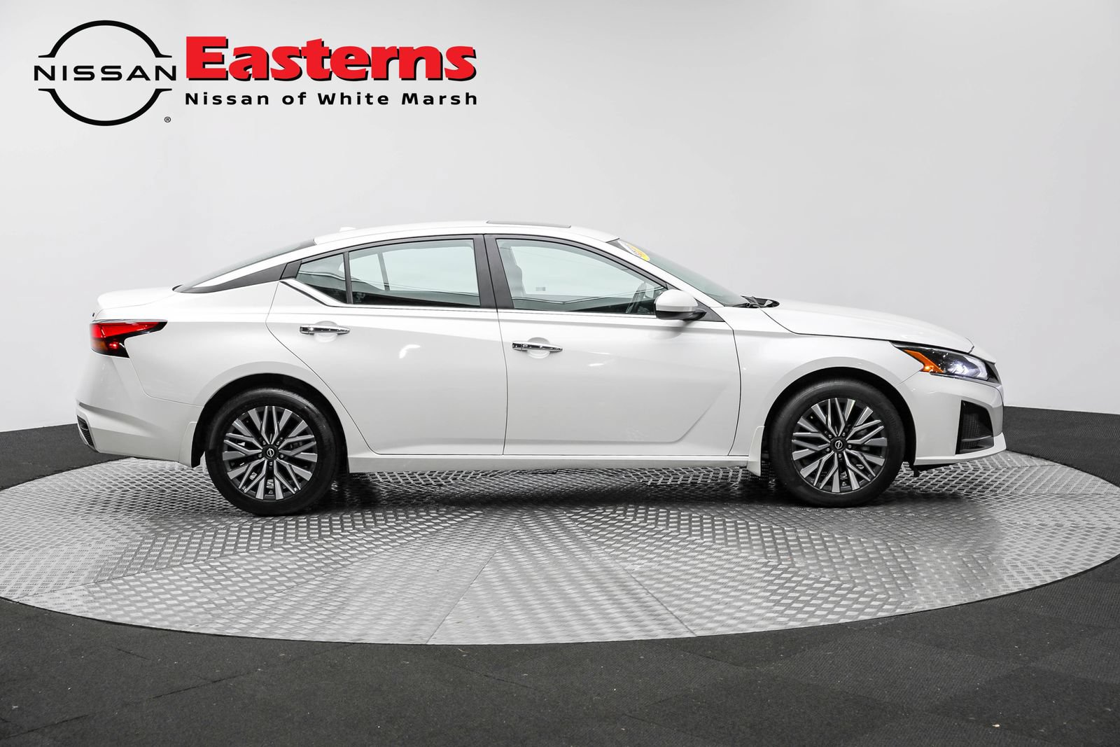 Used 2024 Nissan Altima 2.5 SV w/ SV Premium Package AWD/4WD image 4