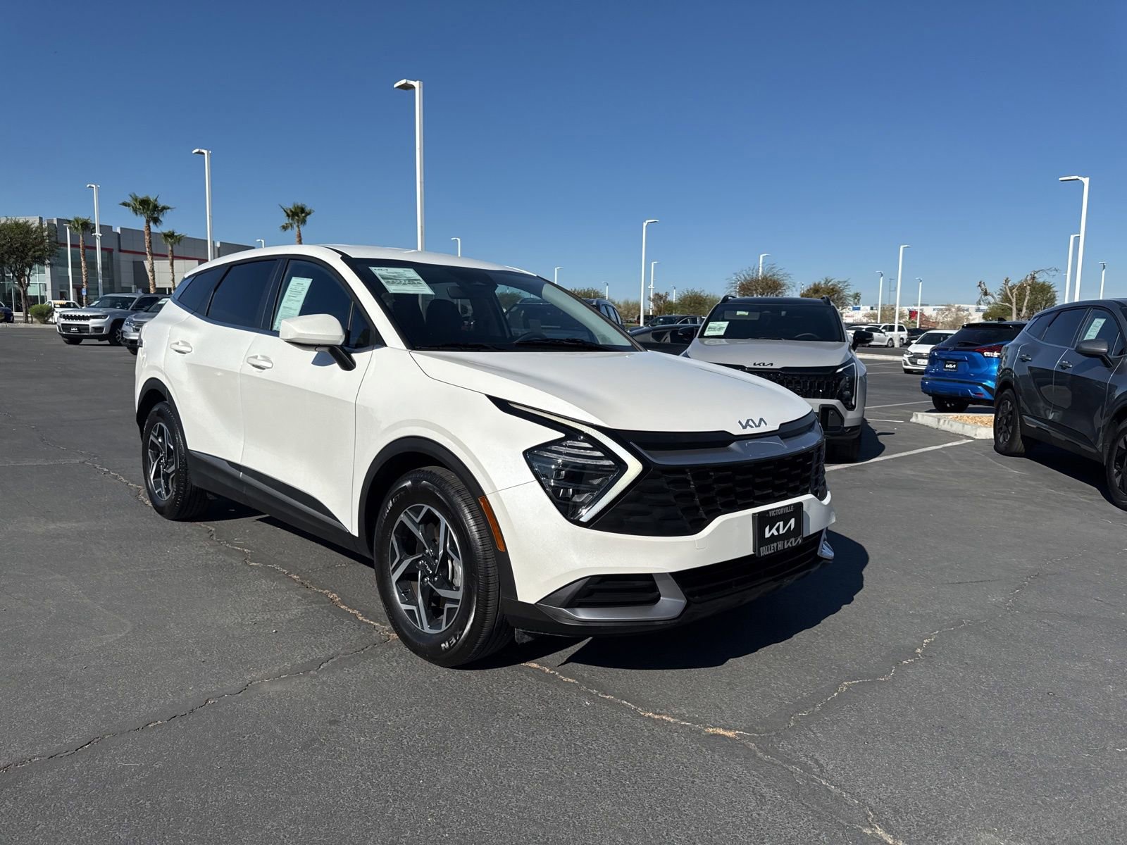 Used 2025 Kia Sportage LX FWD image 3