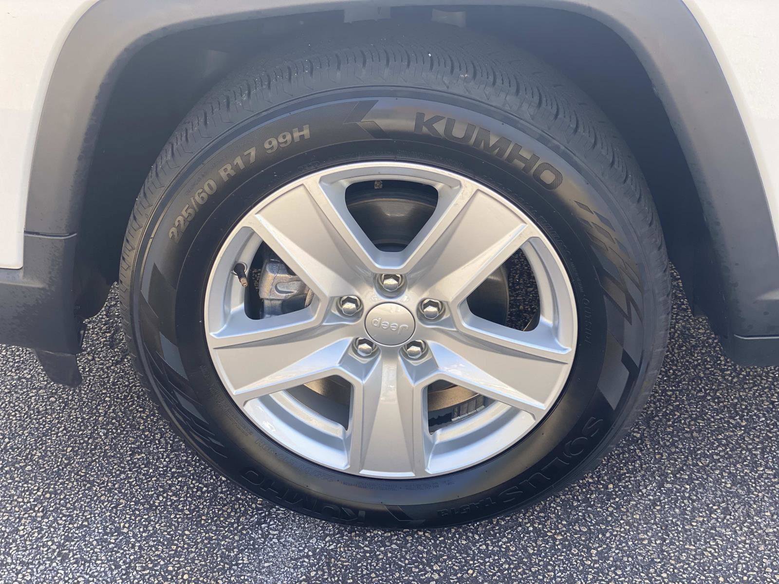 Certified 2022 Jeep Compass Latitude image 11