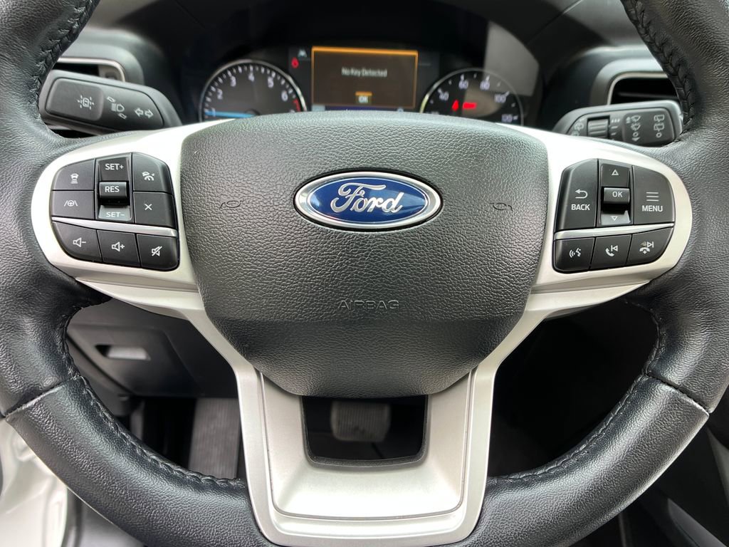 Used 2023 Ford Explorer XLT w/ Equipment Group 202A AWD/4WD image 14