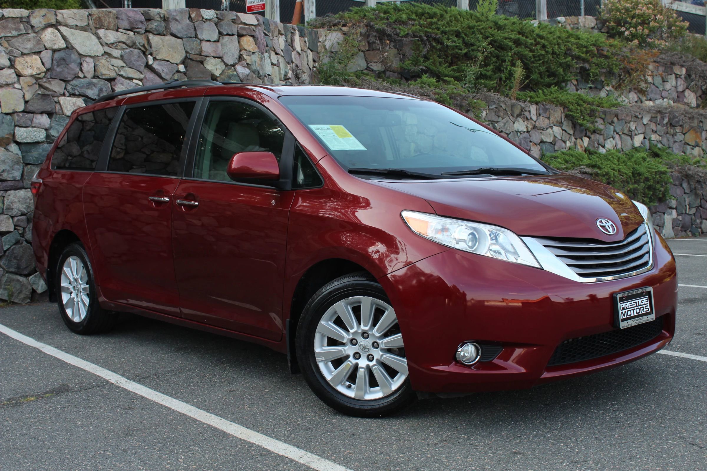 Used 2015 Toyota Sienna XLE Premium image 4