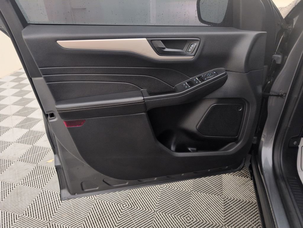 Used 2022 Ford Escape S image 32