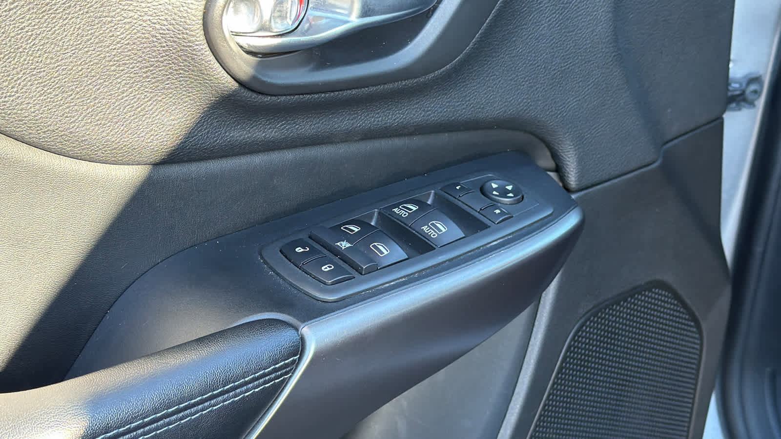 Used 2020 Jeep Cherokee Latitude Plus image 21