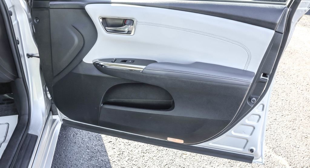 Used 2014 Toyota Avalon Limited image 37