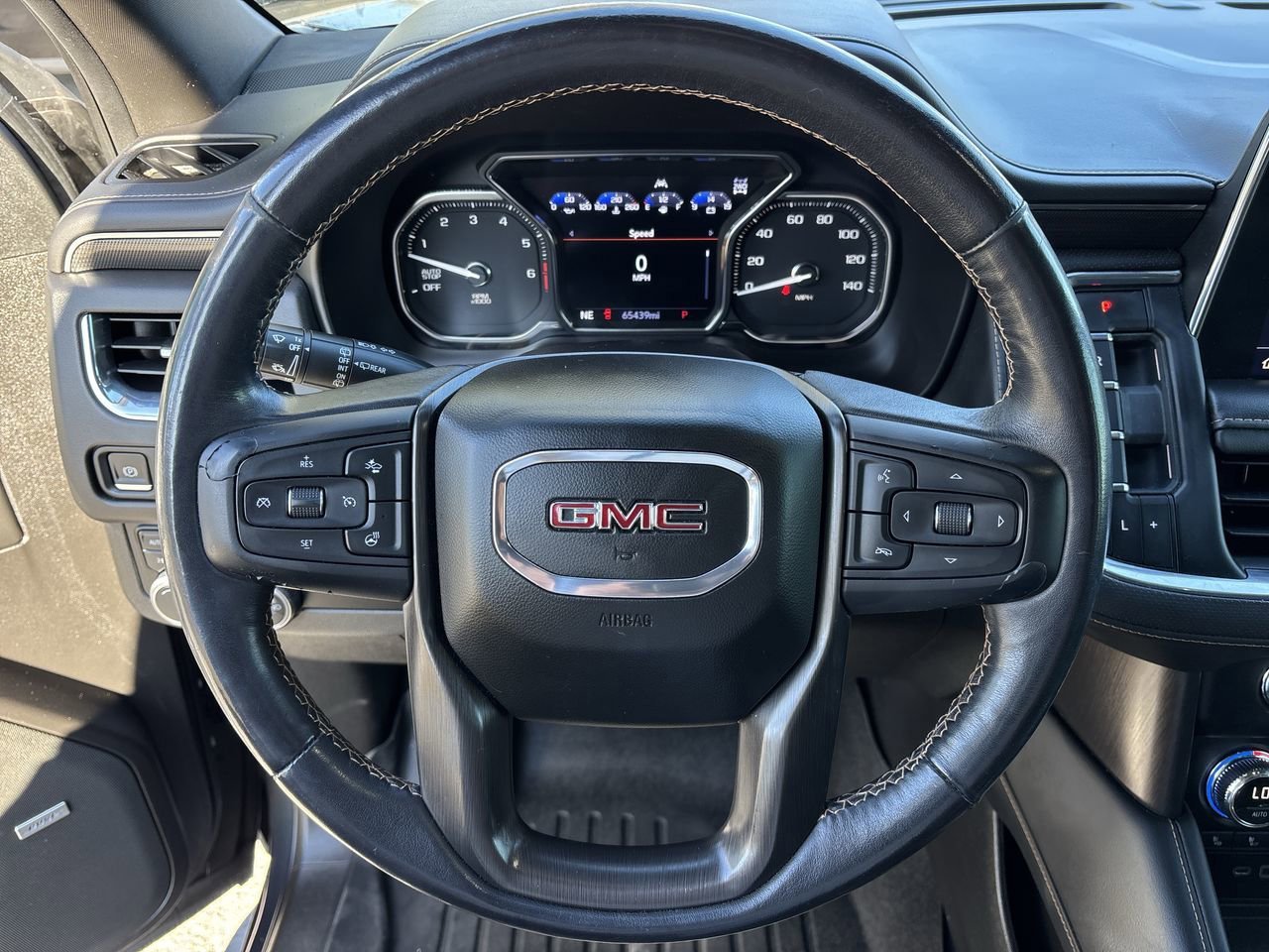Used 2021 GMC Yukon XL AT4 w/ Technology Package image 31