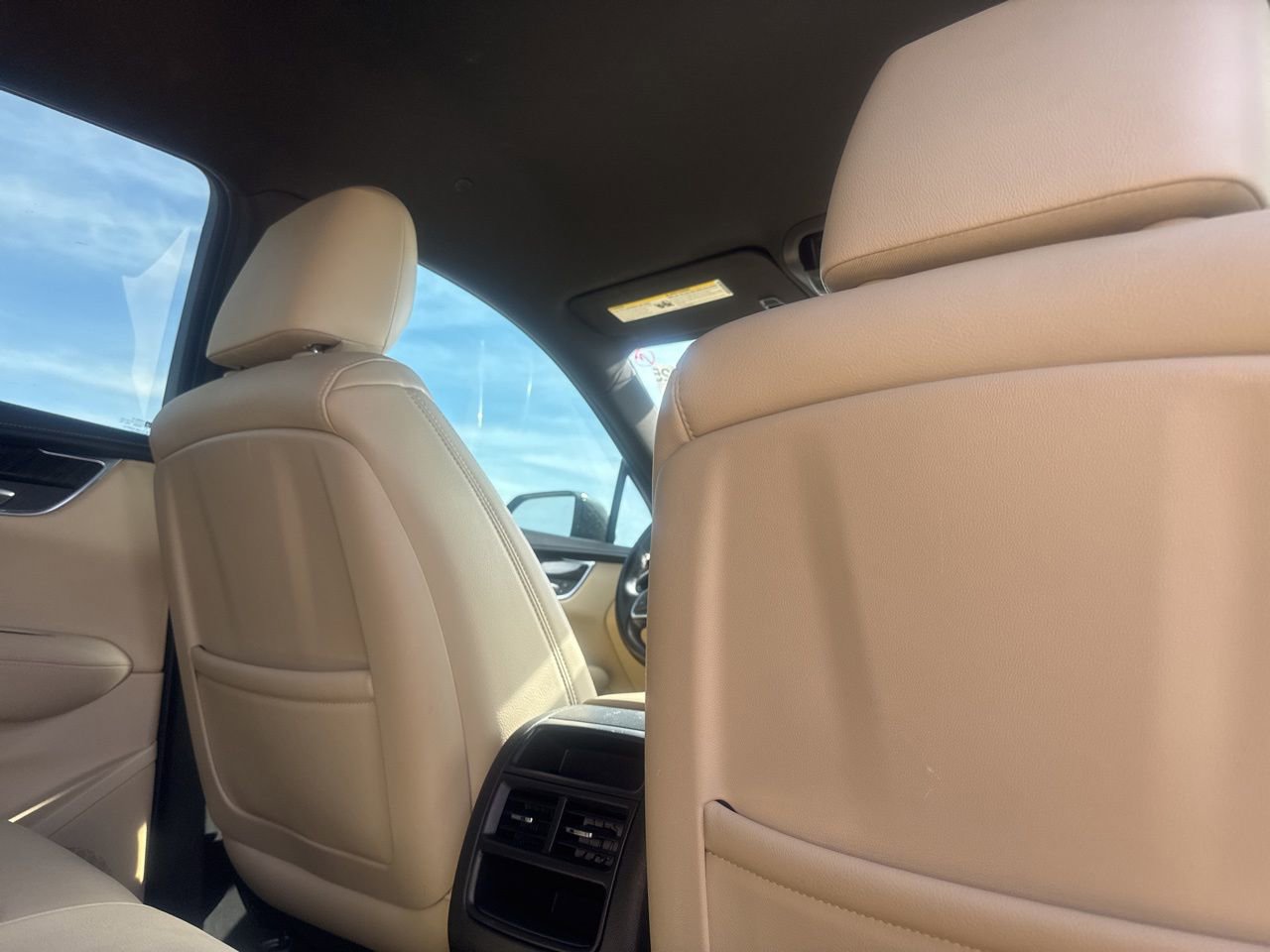 Used 2018 Cadillac XT5 FWD image 27