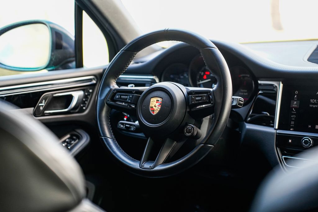Used 2023 Porsche Macan Turbo image 12