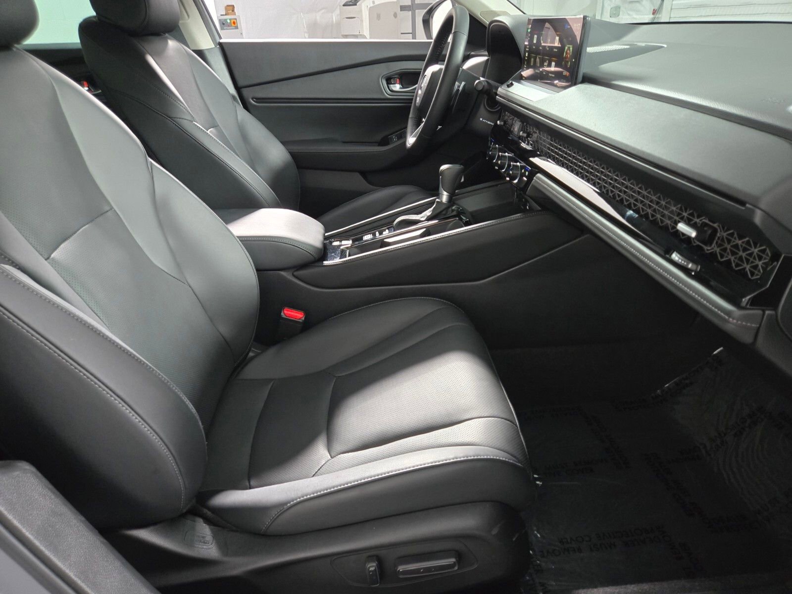 Used 2025 Honda Accord Touring image 3