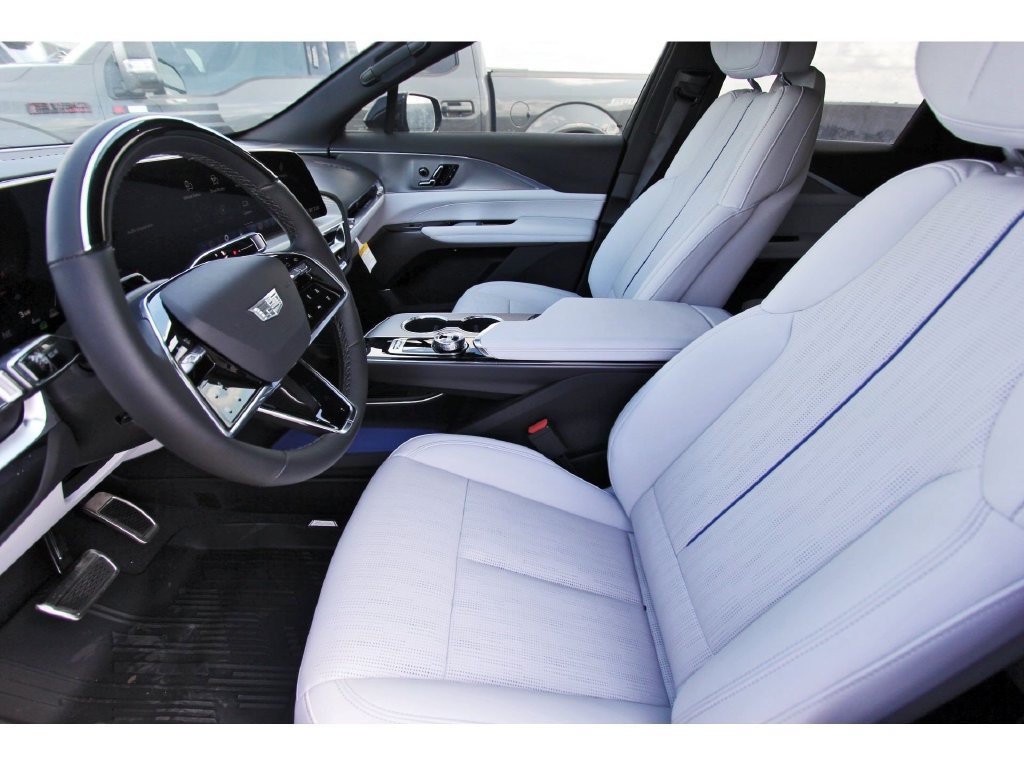 New 2027 Cadillac Lyriq Luxury AWD/4WD image 6