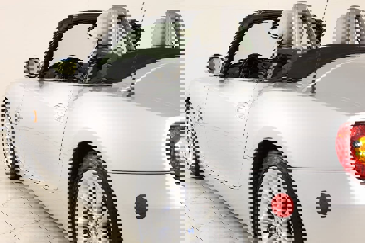 Used 2004 BMW Z4 2.5i image 36