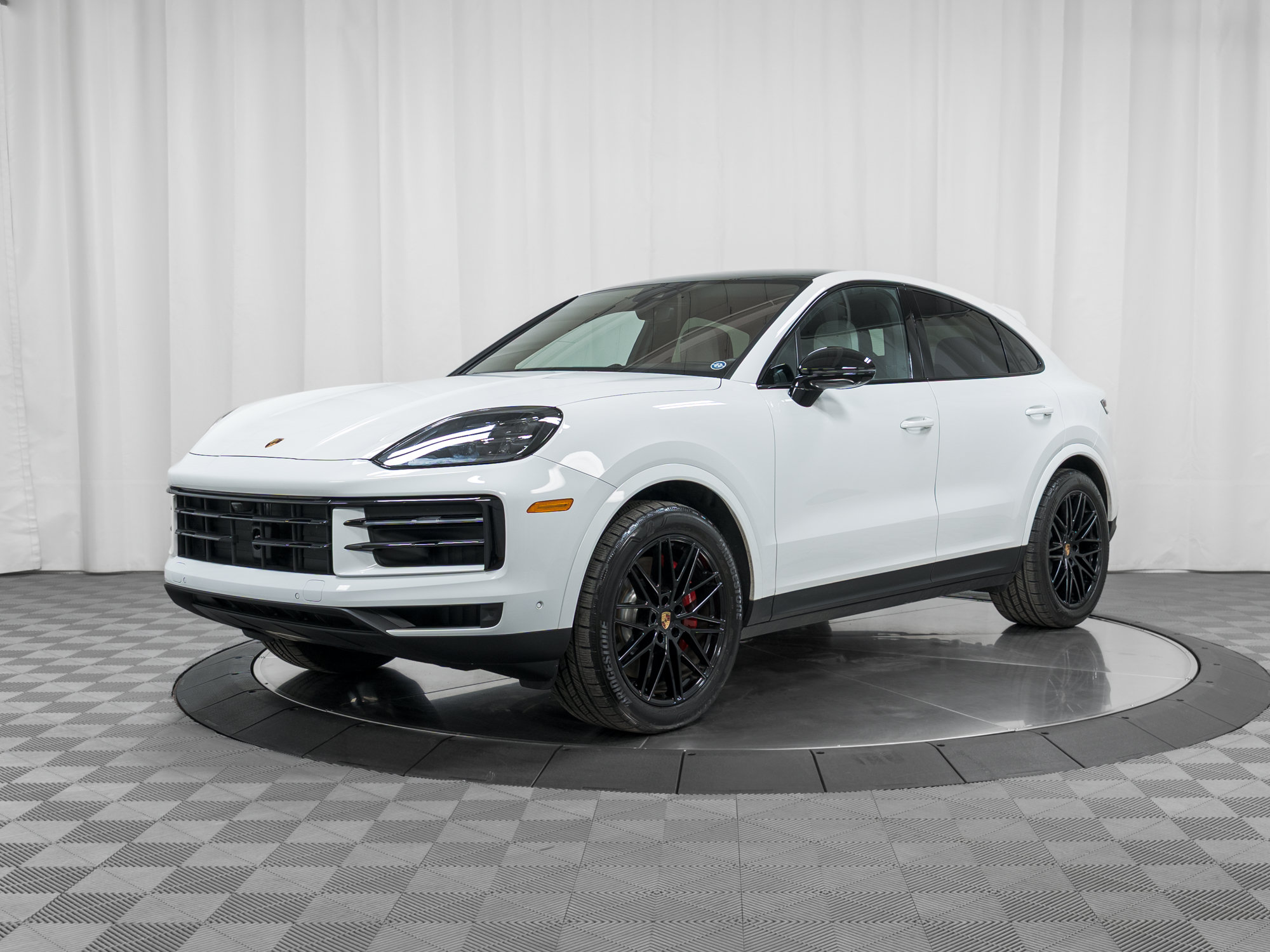 Used 2025 Porsche Cayenne S AWD/4WD image 1