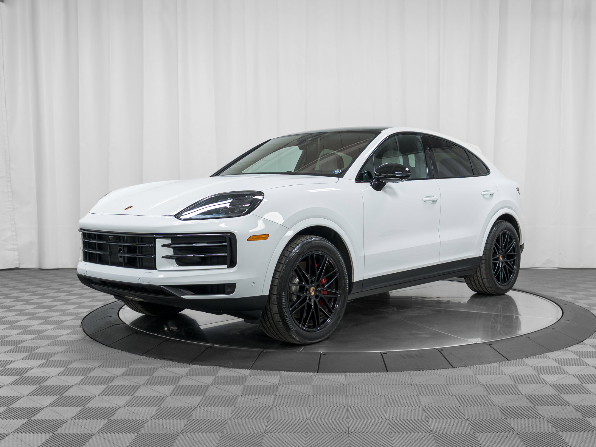 Used 2025 Porsche Cayenne S image 1