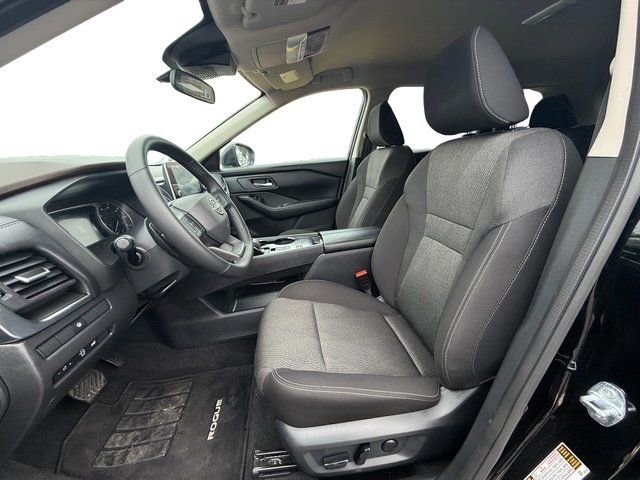 Used 2025 Nissan Rogue SV image 14