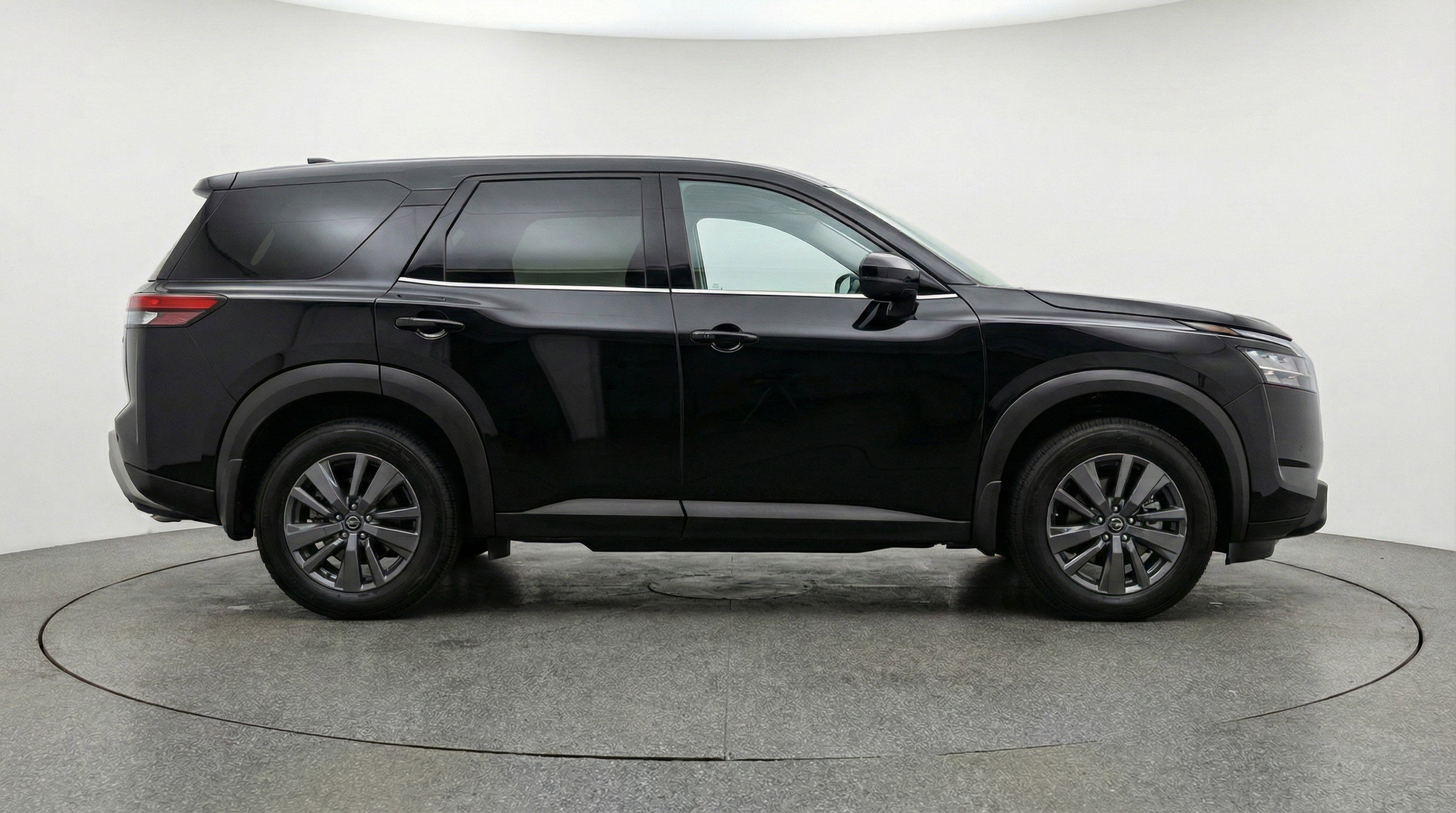 Used 2025 Nissan Pathfinder SV image 11