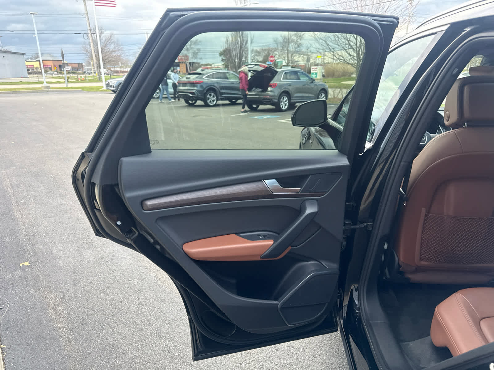 Used 2023 Audi Q5 2.0T Premium w/ Convenience Package image 16
