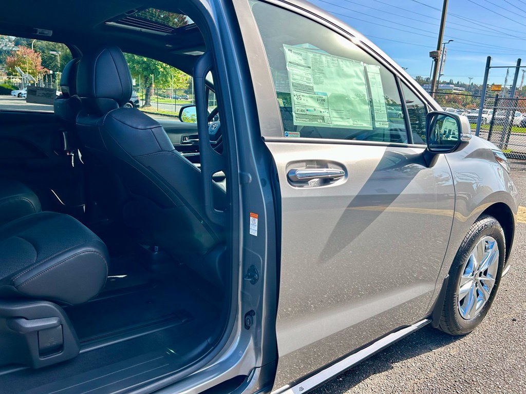 New 2026 Toyota Sienna Limited AWD/4WD image 14