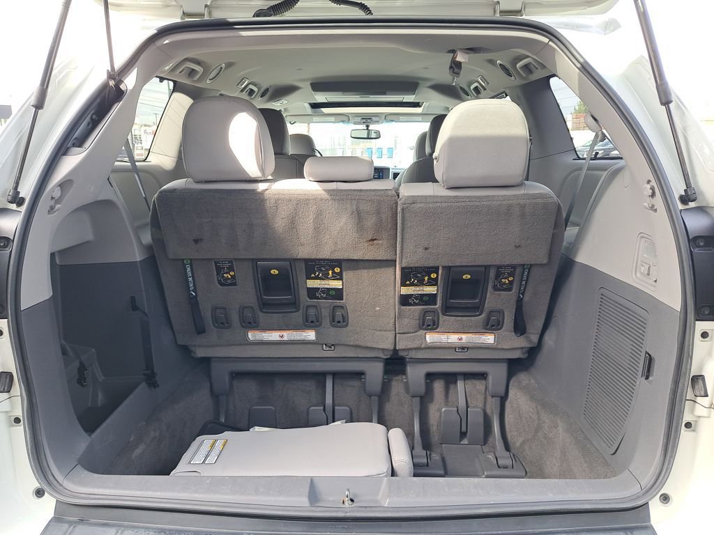 Used 2017 Toyota Sienna XLE Premium image 28