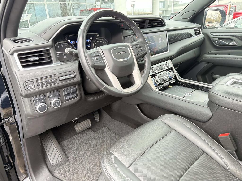 Used 2021 GMC Yukon XL Denali w/ Denali Premium Package image 29