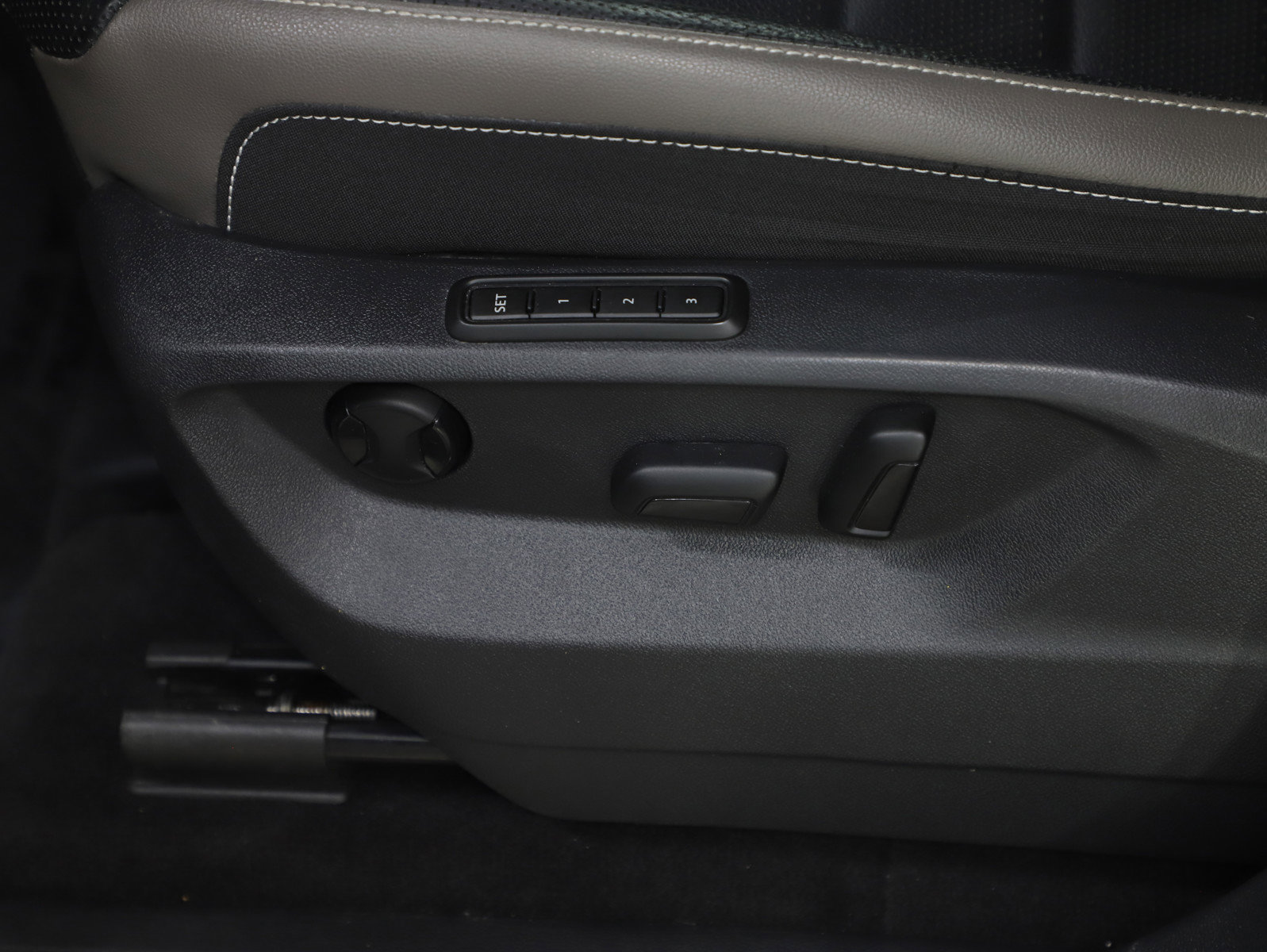 Used 2021 Volkswagen Atlas SEL Premium w/ MDO Package (Bench Seat) image 28