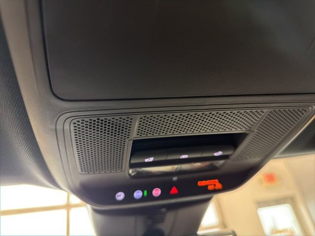 Used 2025 Chevrolet Traverse Z71 w/ Enhanced Driving Package image 50