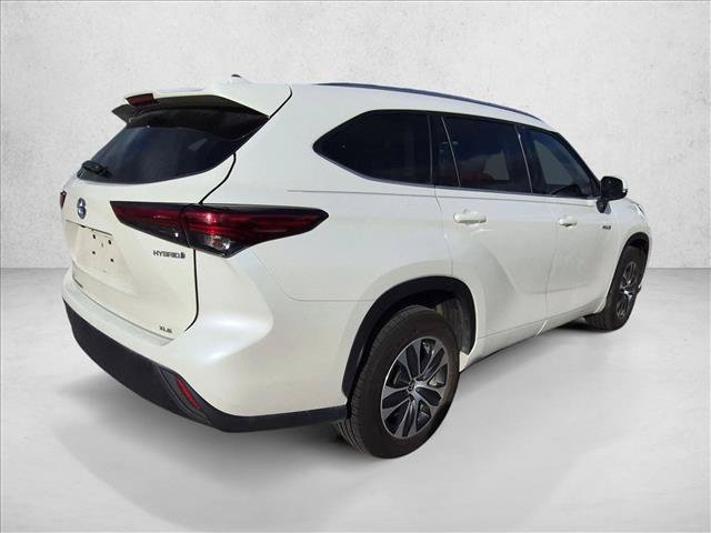 Used 2021 Toyota Highlander XLE FWD image 5