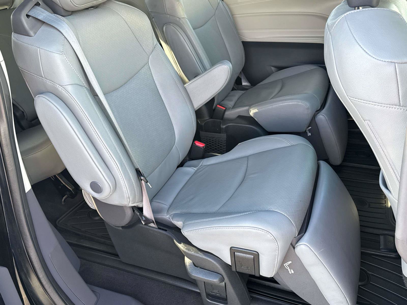 Used 2024 Toyota Sienna Limited AWD/4WD image 21