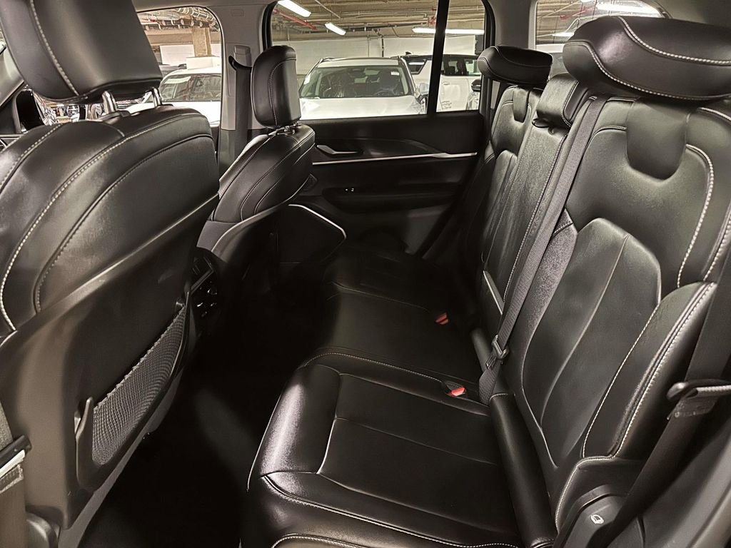 Used 2023 Jeep Grand Cherokee Limited w/ Black Appearance Package image 16