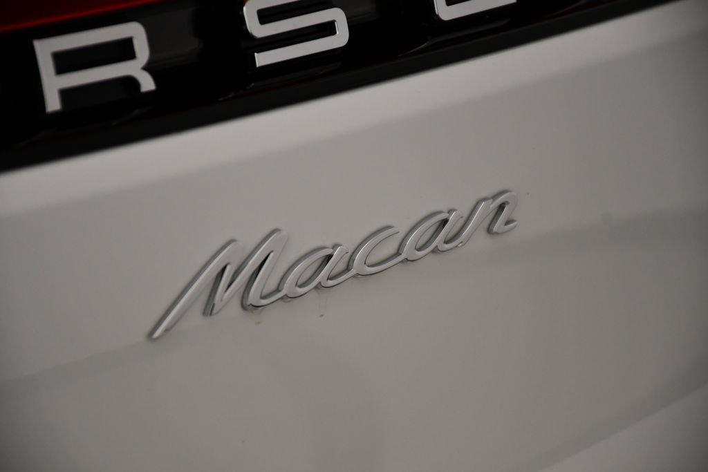 Certified 2026 Porsche Macan AWD/4WD image 11