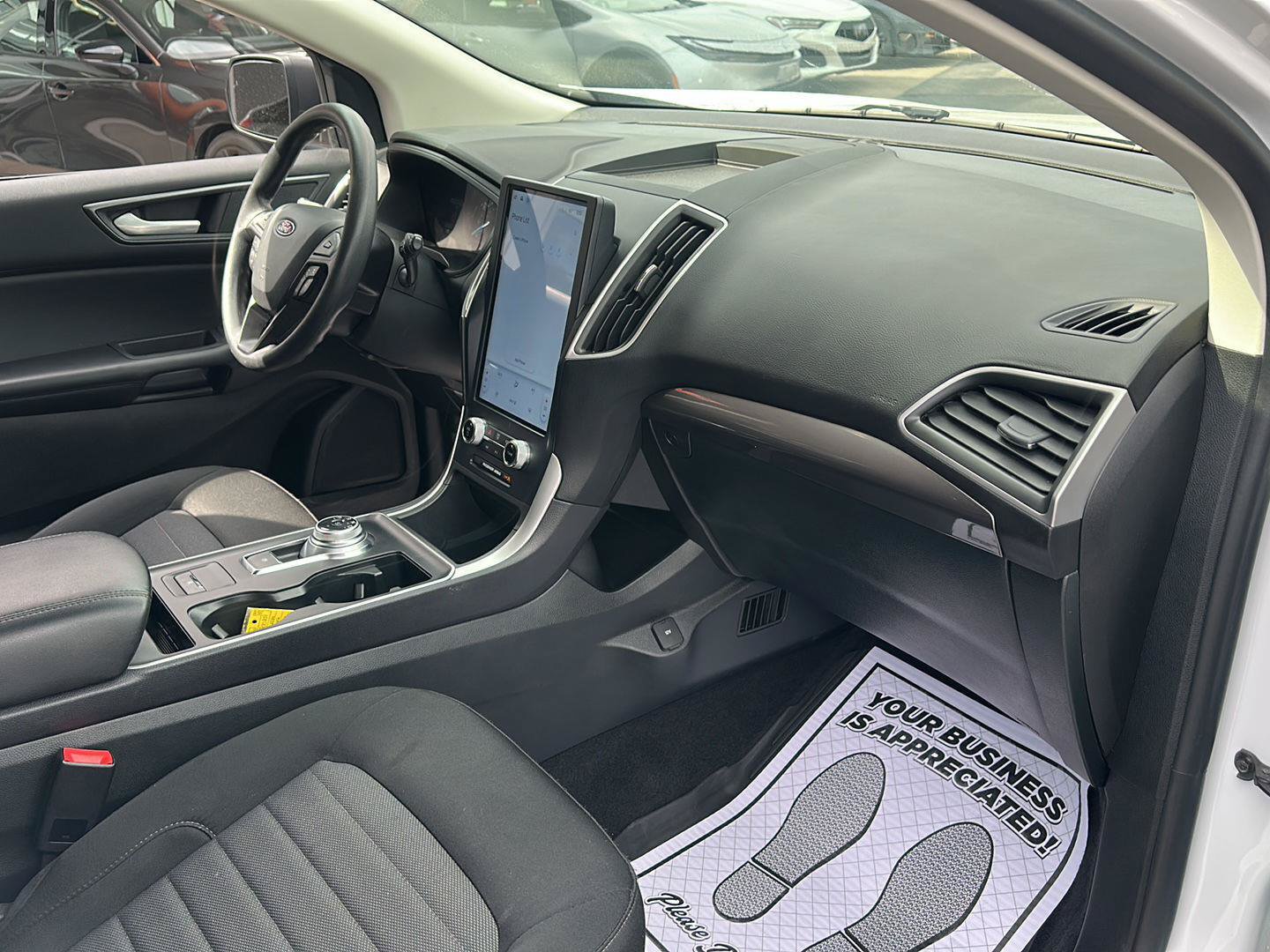 Used 2024 Ford Edge SE AWD/4WD image 9