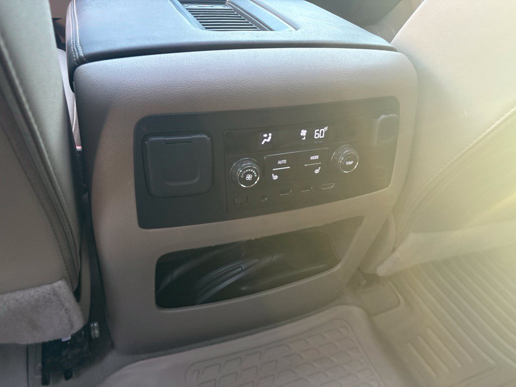 Used 2020 Chevrolet Tahoe Premier RWD image 18